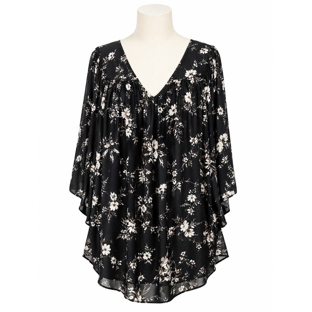 Avenue Black & White V-Neck Blouse • Butterfly Sleeves • Plus 26 • Flowing Fit